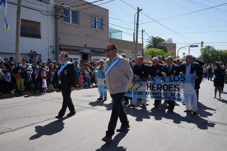 FOTO: Acto y desfile en Río Cuarto en el aniversario de la Guerra de Malvinas