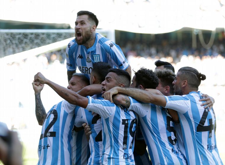 Racing lo dio vuelta y le ganó 4-1 a Sarmiento en Avellaneda