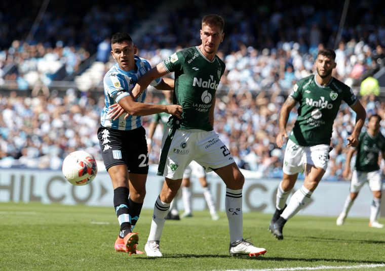 Racing lo dio vuelta y le ganó 4-1 a Sarmiento en Avellaneda
