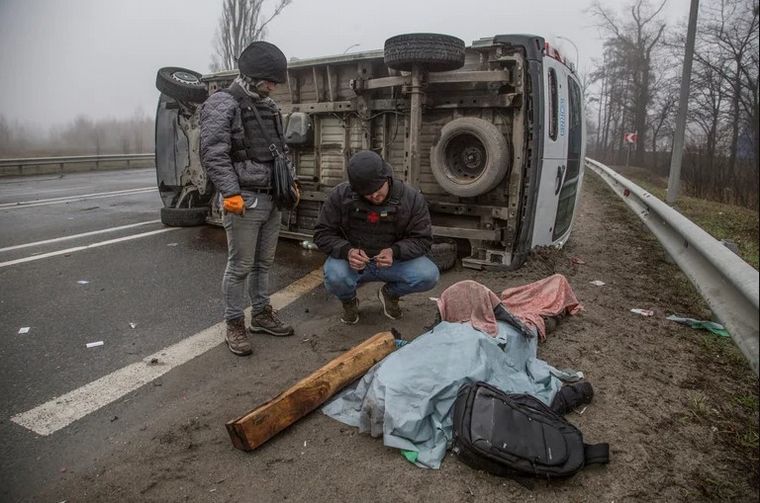 FOTO: Cerca de 300 personas fueron enterradas en fosas comunes en Ucrania (Foto: CNN)