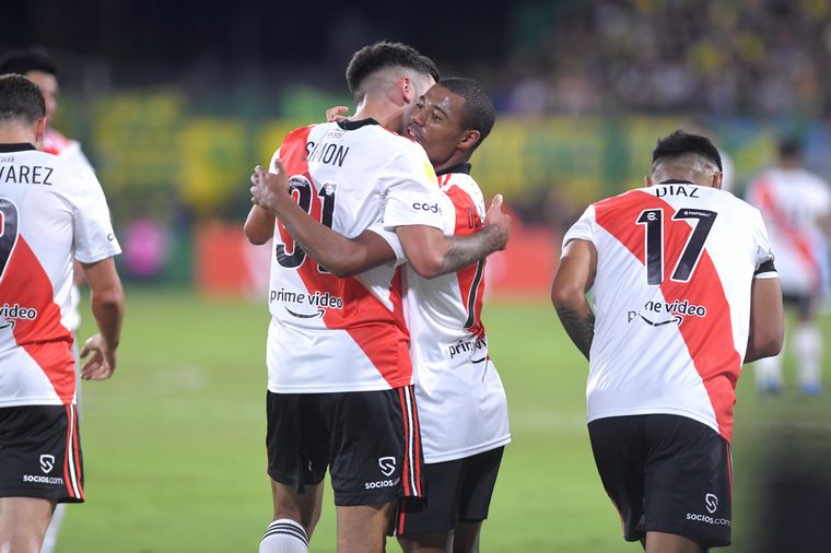 River se llevó un triunfazo de Florencio Varela y es escolta de Racing.