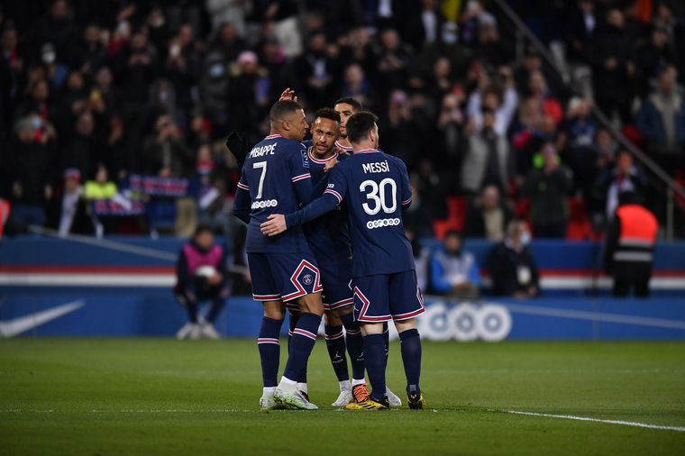 FOTO: El tridente a puro gol. Messi, Mbappé y Neymar marcaron en la goleada del PSG.