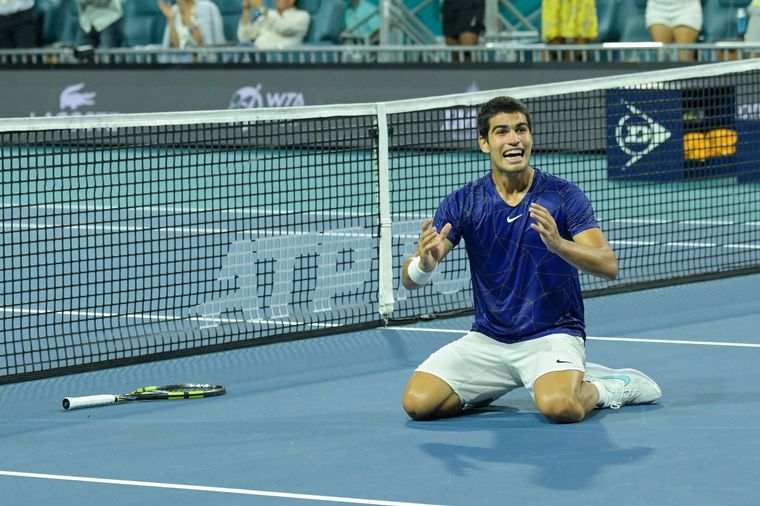 Pura emoción. Carlos Alcaraz es el tenista más joven en ganar Masters de Miami.