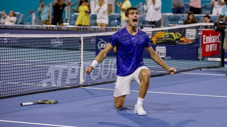 Pura emoción. Carlos Alcaraz es el tenista más joven en ganar Masters de Miami.