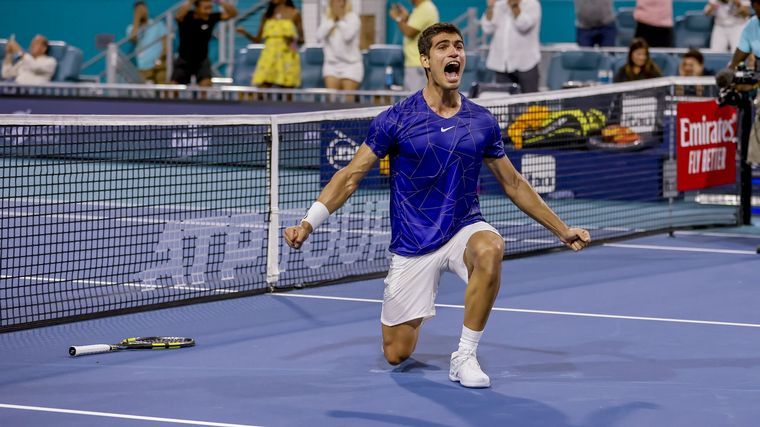 FOTO: Pura emoción. Carlos Alcaraz es el tenista más joven en ganar Masters de Miami.