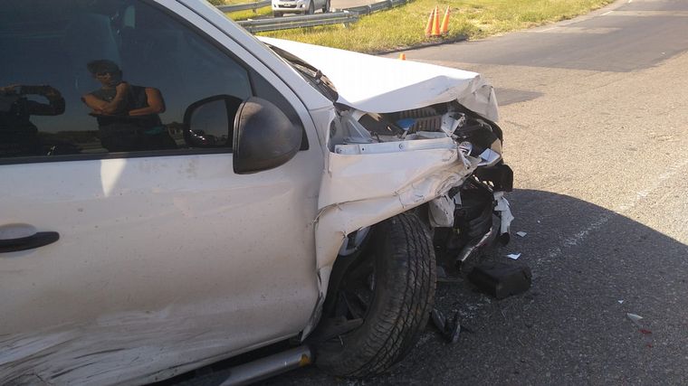 Insólito choque involucró a un móvil, motos y una camioneta