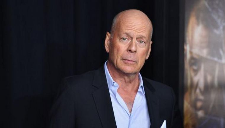Bruce Willis padece Afasia.
