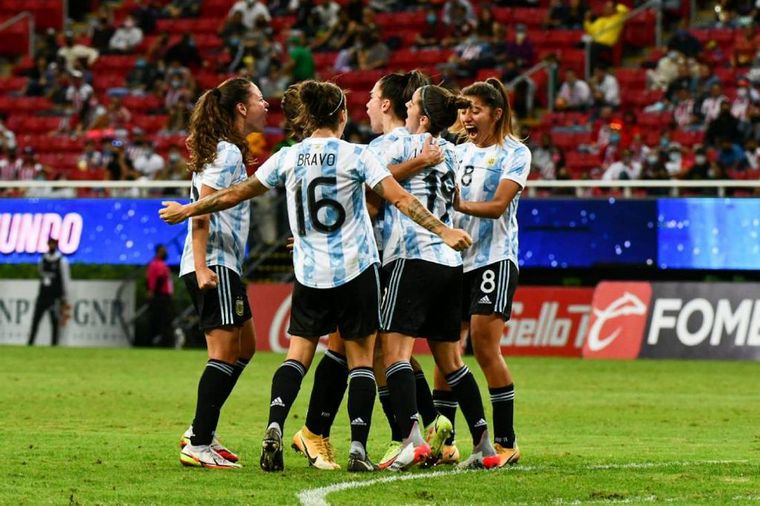 FOTO: La Selección Femenina de fútbol se midió ante Chile en el Kempes