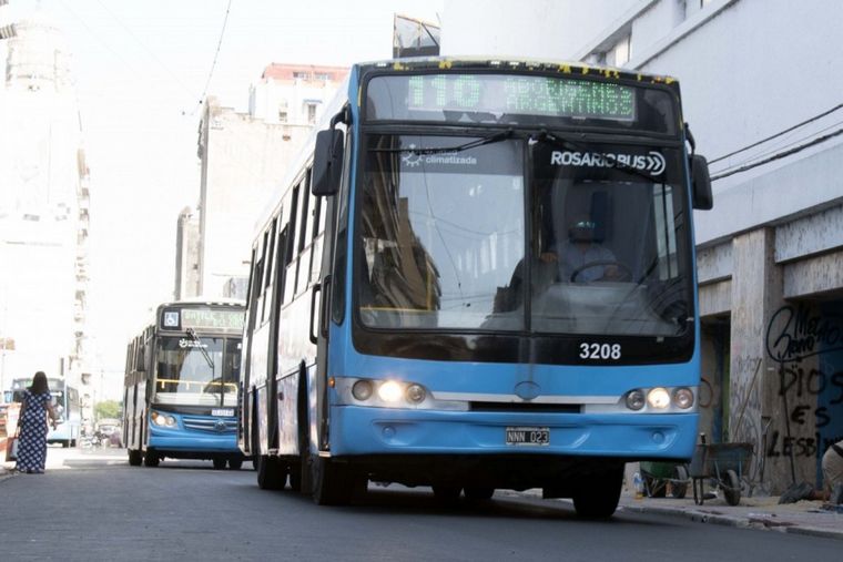 FOTO: Rosario: “paran” los usuarios del transporte urbano