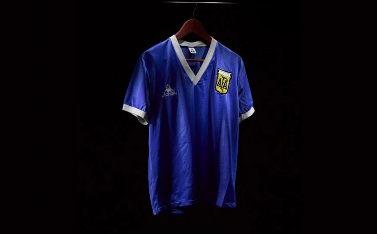 Subastarán la camiseta de Diego de 