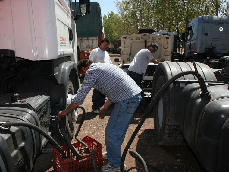 La angustia del contratista que hizo 600km para conseguir gasoil (FOTO: Clarín).