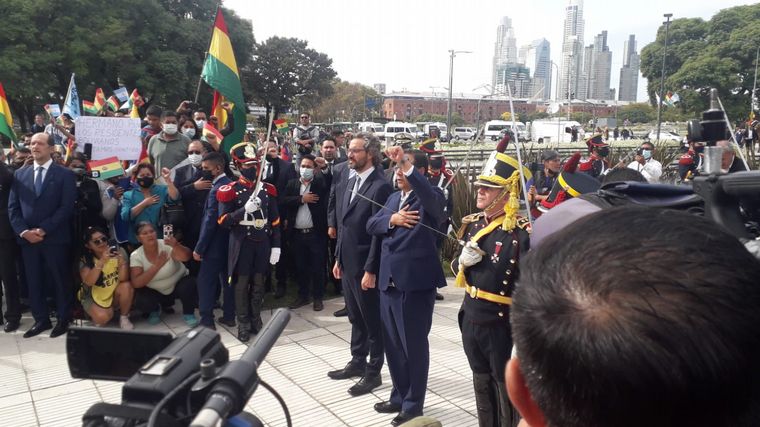 FOTO: Más temprano, el presidente de Bolivia fue recibido por el canciller Santiago Cafiero