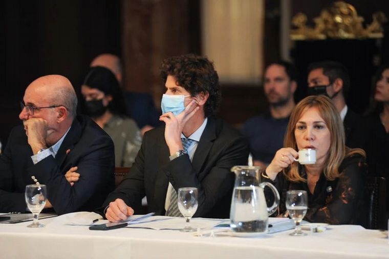 Lousteau dio positivo de coronavirus y alertó al Senado