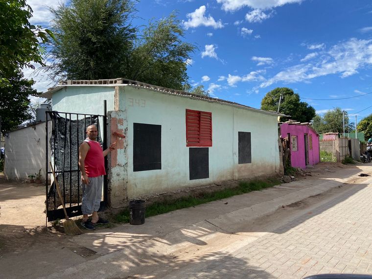 Vecinos de Villa La Tela celebran los “100 frentes pintados”.