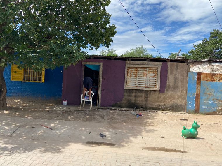 Vecinos de Villa La Tela celebran los “100 frentes pintados”.