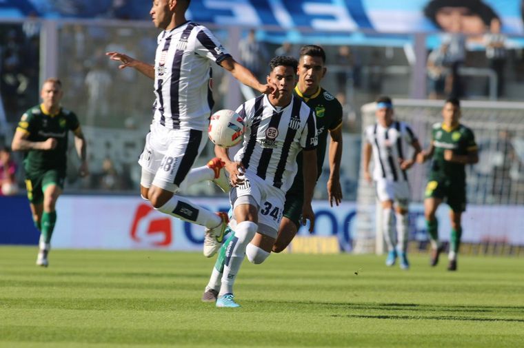 FOTO: Defensa y Justicia goleó por 5-1 a Talleres en Córdoba.
