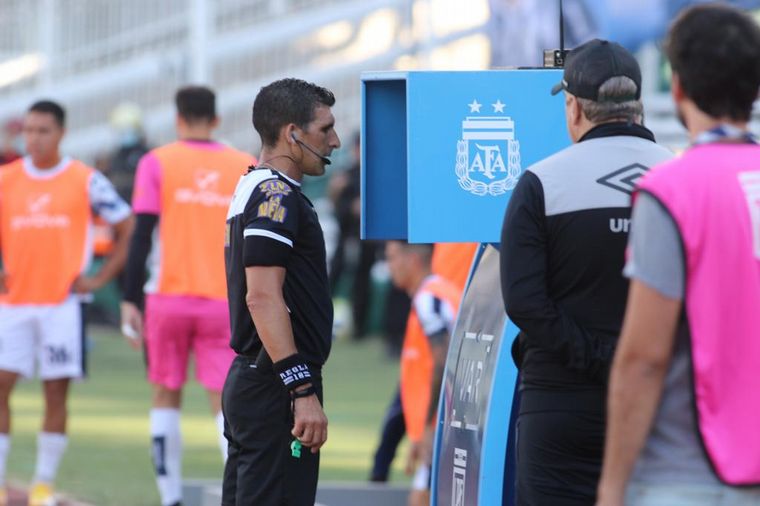 Defensa y Justicia goleó por 5-1 a Talleres en Córdoba.