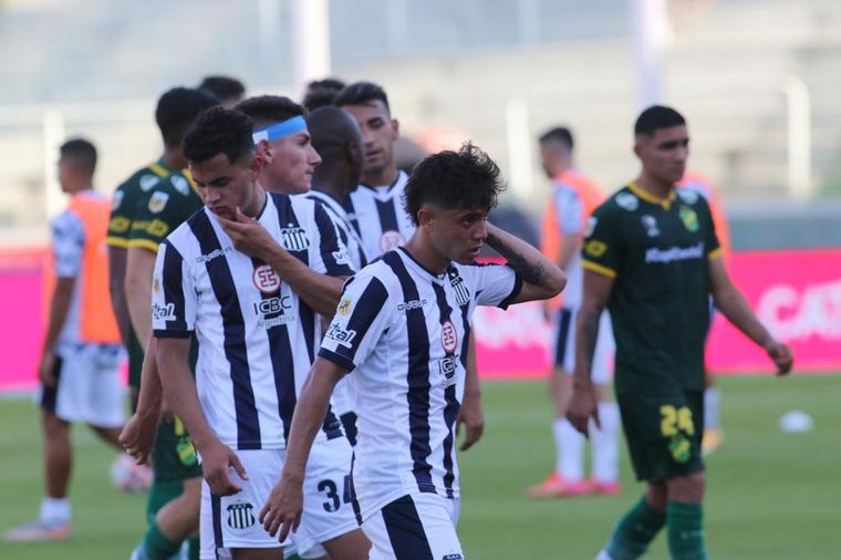 FOTO: Defensa y Justicia goleó por 5-1 a Talleres en Córdoba.