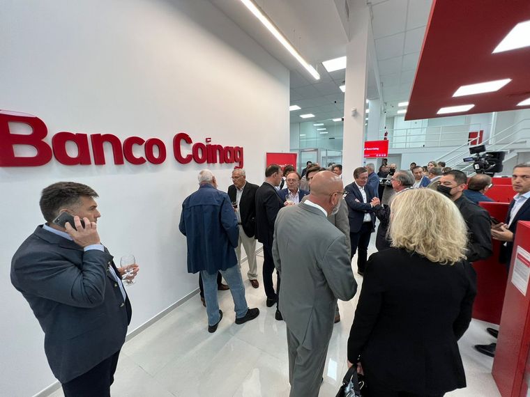 FOTO: Banco Coinag abrió su primera sucursal en Córdoba
