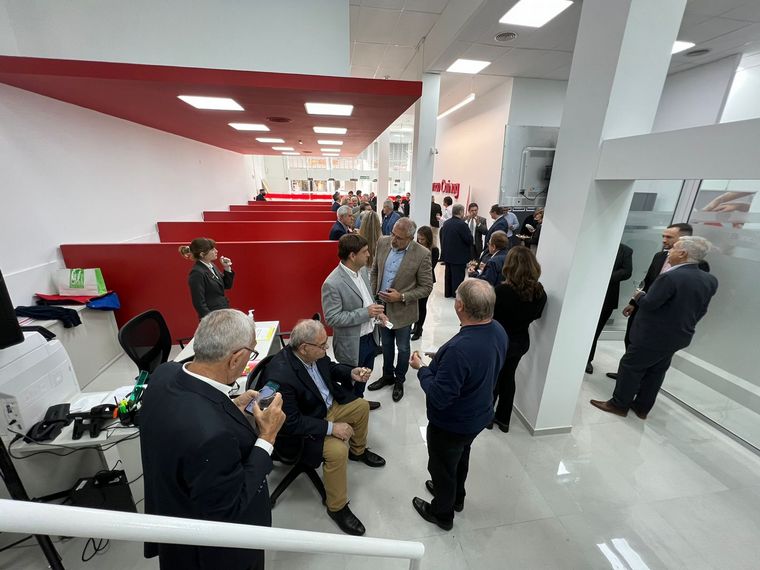 FOTO: Banco Coinag abrió su primera sucursal en Córdoba