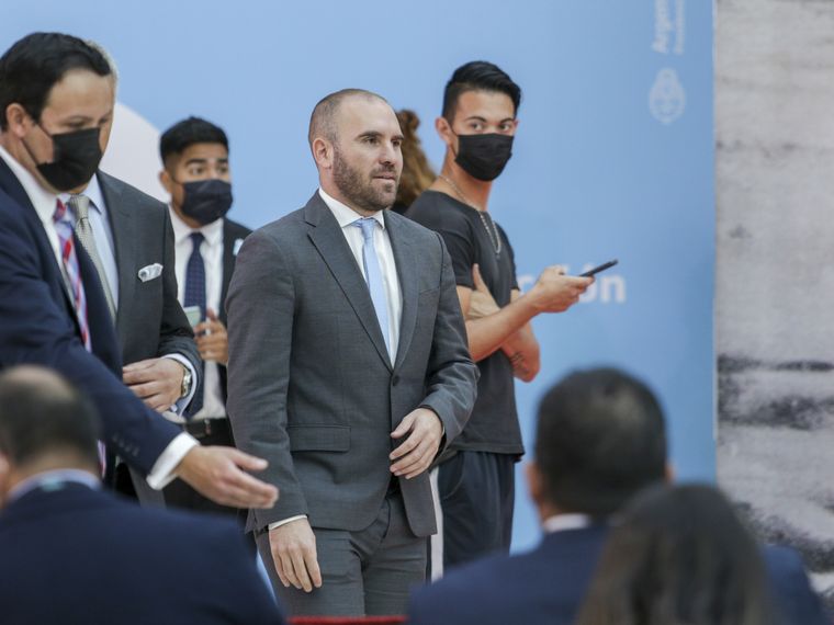 Guzmán prepara detalles del impuesto a la “renta inesperada"