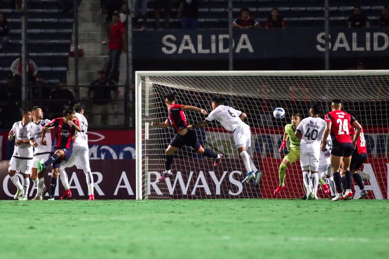 Colón cayó en Paraguay ante un duro Cerro Porteño.