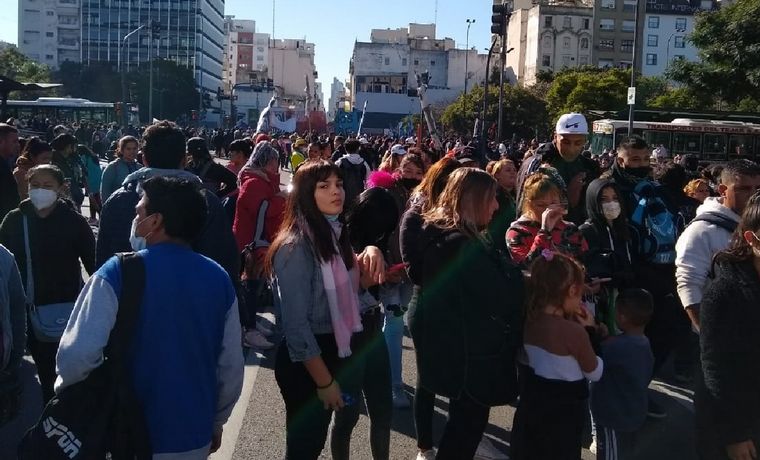 Corte y caos en la 9 de Julio.