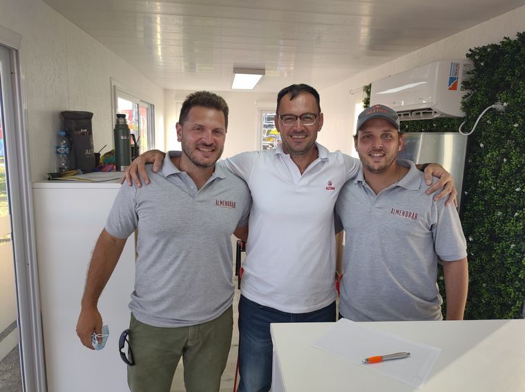 Los jóvenes empresarios y el CEO de Altina