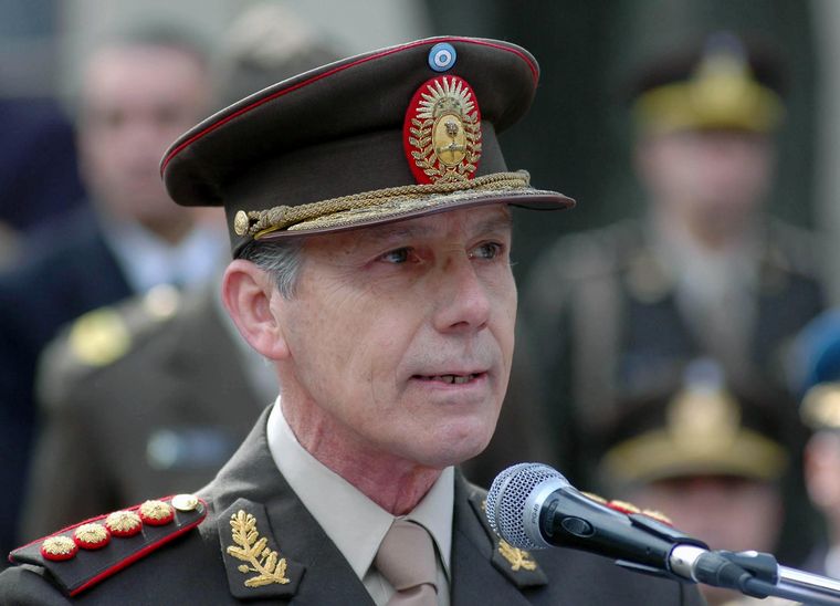 Murió Roberto Bendini, el jefe del Ejército que bajó los cuadros de Videla y Bignone