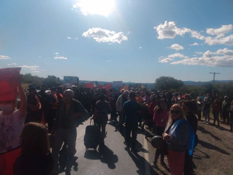 Manifestación en las Altas Cumbres por presunta mala praxis.