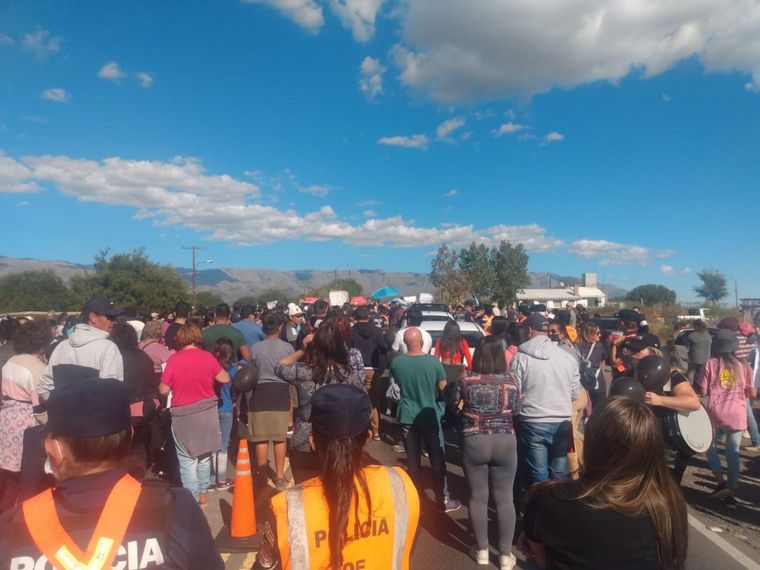 Manifestación en las Altas Cumbres por presunta mala praxis.