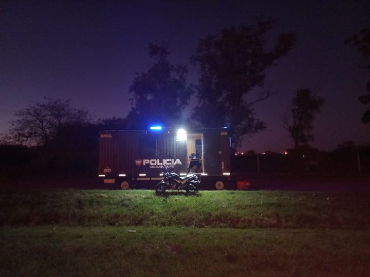 FOTO: El destacamento policial instalado en la autopista Rosario-Córdoba.