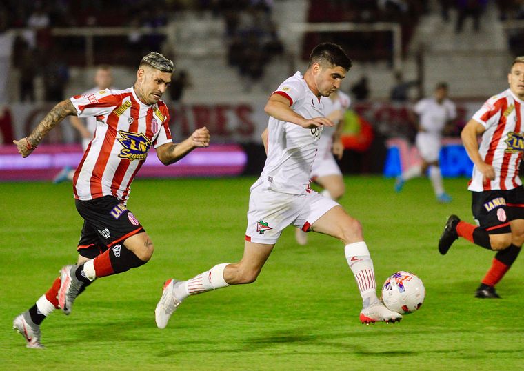 Estudiantes de La Plata goleó por 6-1 a Barracas Central.
