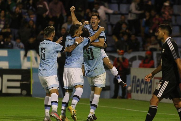 FOTO: Belgrano sueña en grande. Ulises Sánchez festeja el segundo tanto 