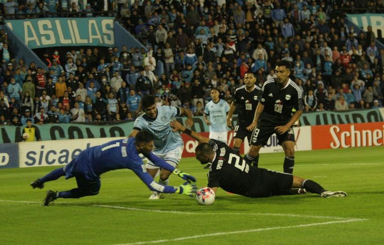 FOTO: Belgrano ganó ante Deportivo Riestra en Alberdi
