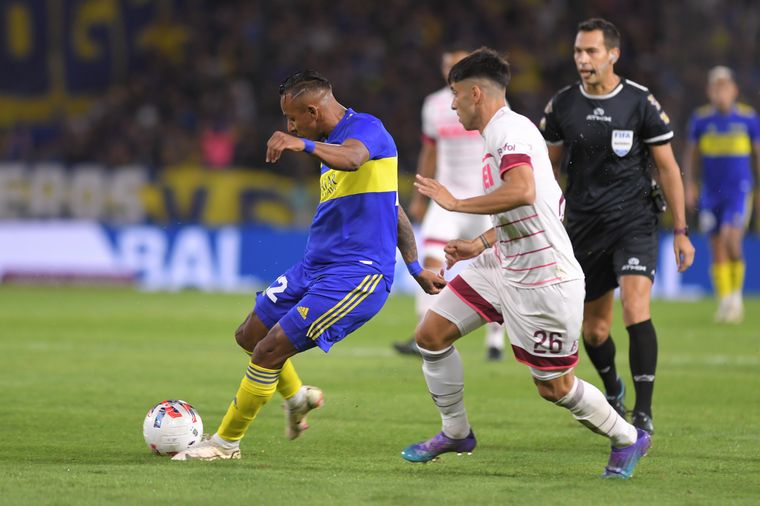 FOTO: Sebastián Villa festeja el primer gol para Boca