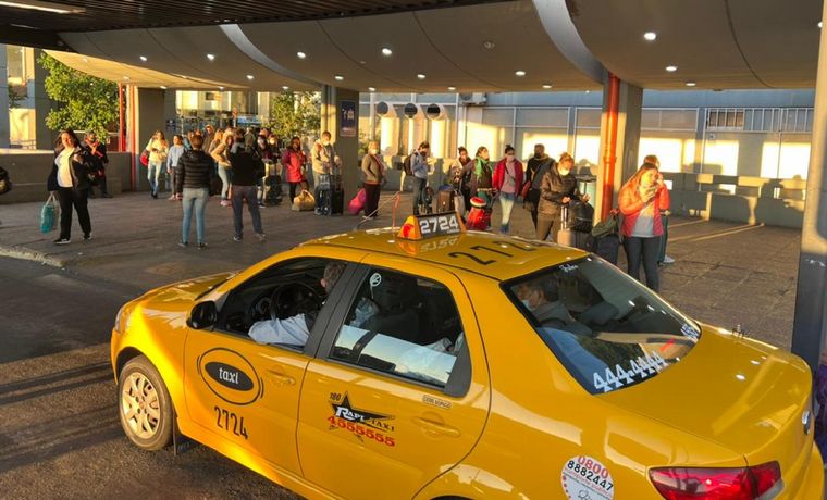 AUDIO: Caótico regreso para turistas en la Terminal de Córdoba