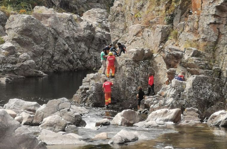 Cayó por un barranco por sacarse una selfie: está grave
