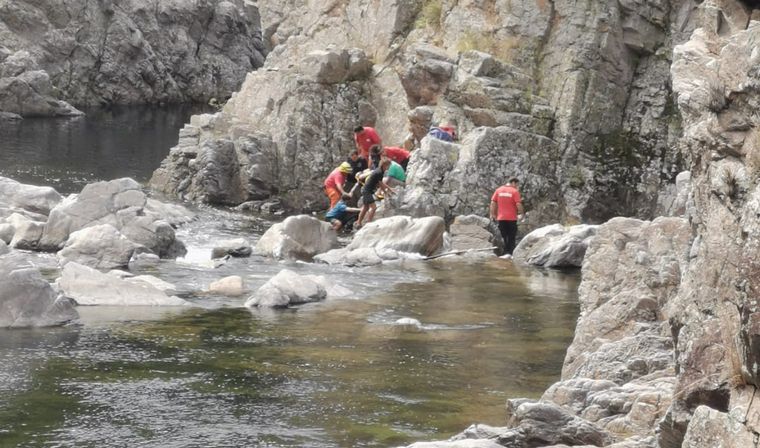 Cayó por un barranco por sacarse una selfie: está grave