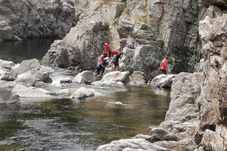 Cayó por un barranco por sacarse una selfie: está grave