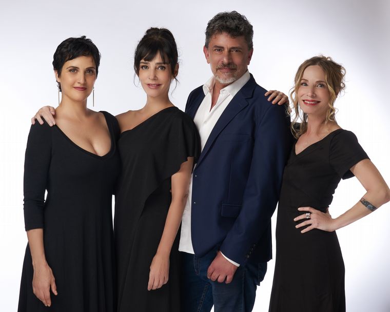 Gloria Carrá, Julieta Díaz y Paola Krum estrenan 