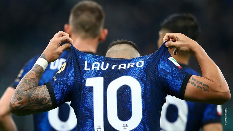 FOTO: Lautaro Martínez marcó dos tantos en la goleada del Inter ante Milan.