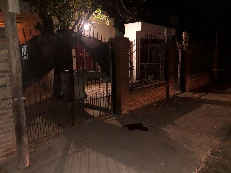 El fallecido tenía 51 años. Su hijo, herido en el tórax, tiene 36 años.