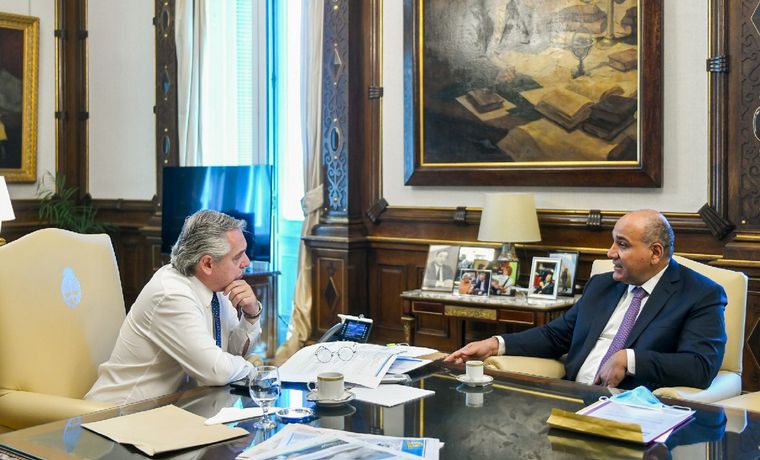 Alberto Fernández junto a Juan Manzur.