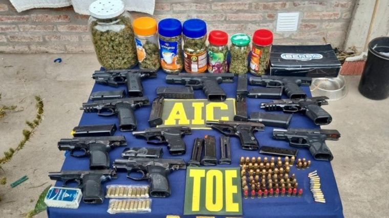 Allanamiento en Empalme Graneros por una causa de balaceras. 