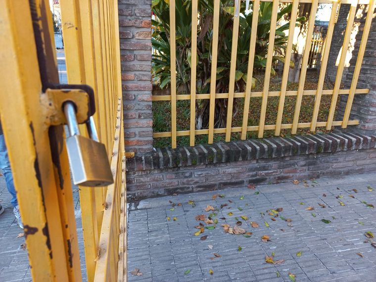 La escuela que recibió amenaza amaneció cerrada