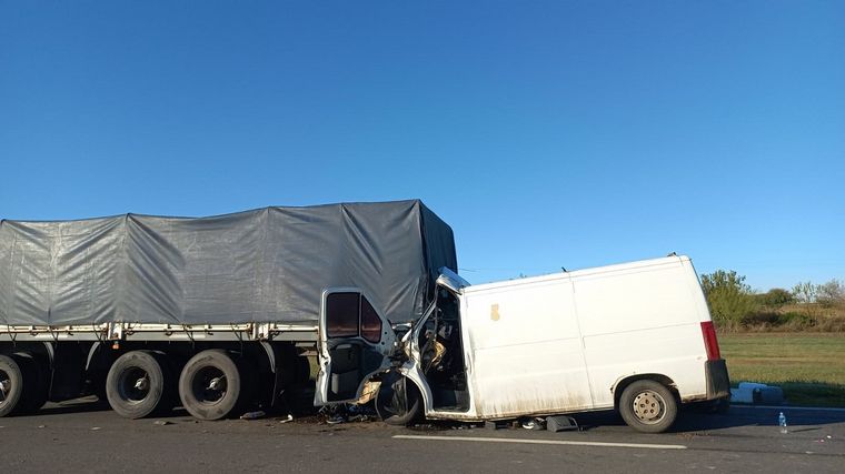 Fuerte choque en autopista: hay un herido grave estado