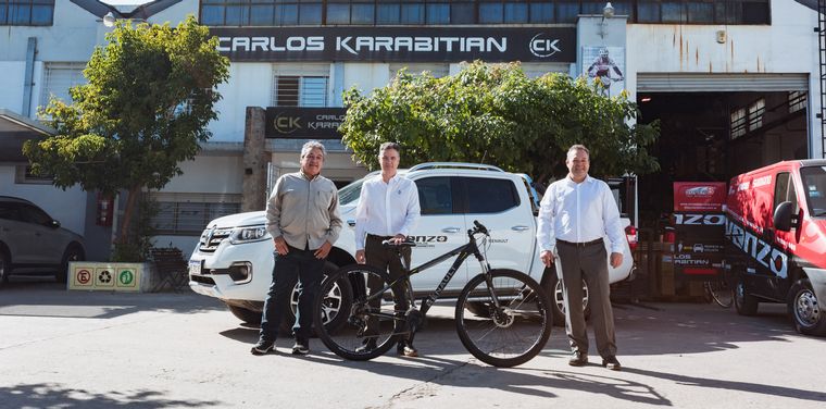 Carlos Karabitian, Pablo Sibilla y Diego Karabitian en la plan tande Venzo.