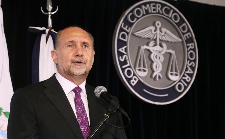 Omar Perotti en la apertura de la campaña de comercialización de soja 2021/2022. 