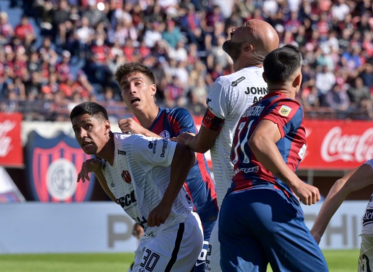 San Lorenzo perdió con Patronato y profundizó su crisis en el torneo.